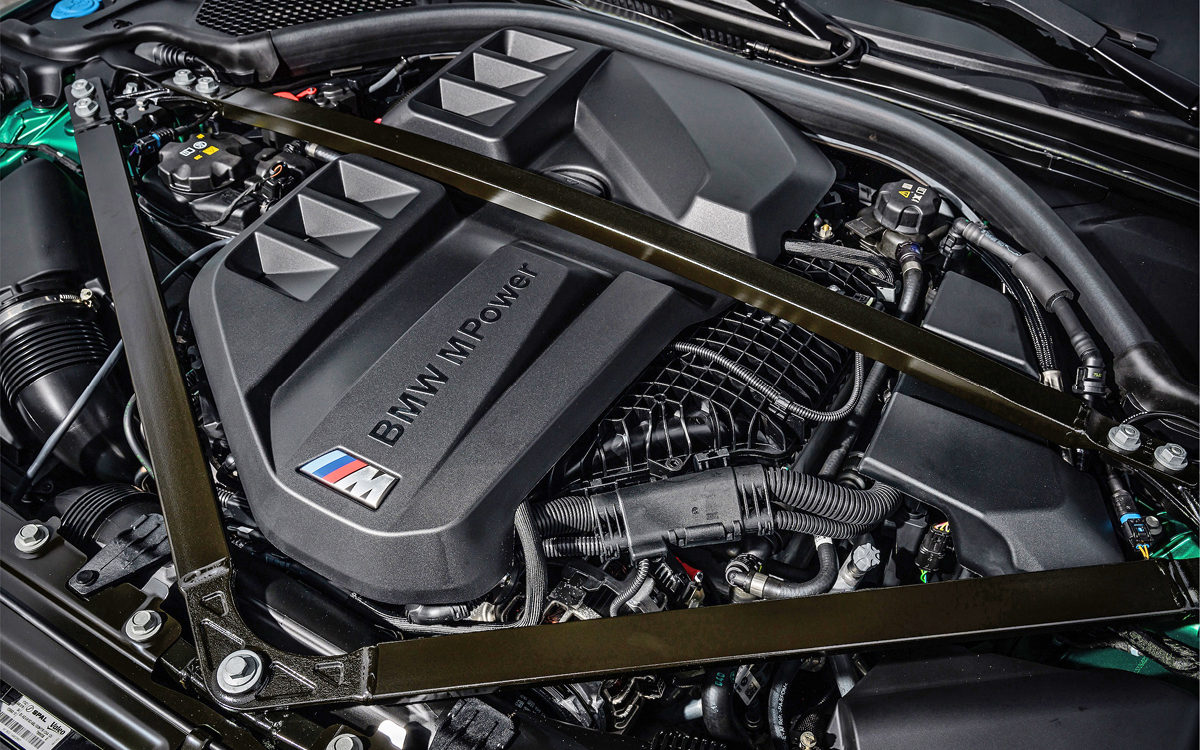 2025 BMW M4 CS engine view