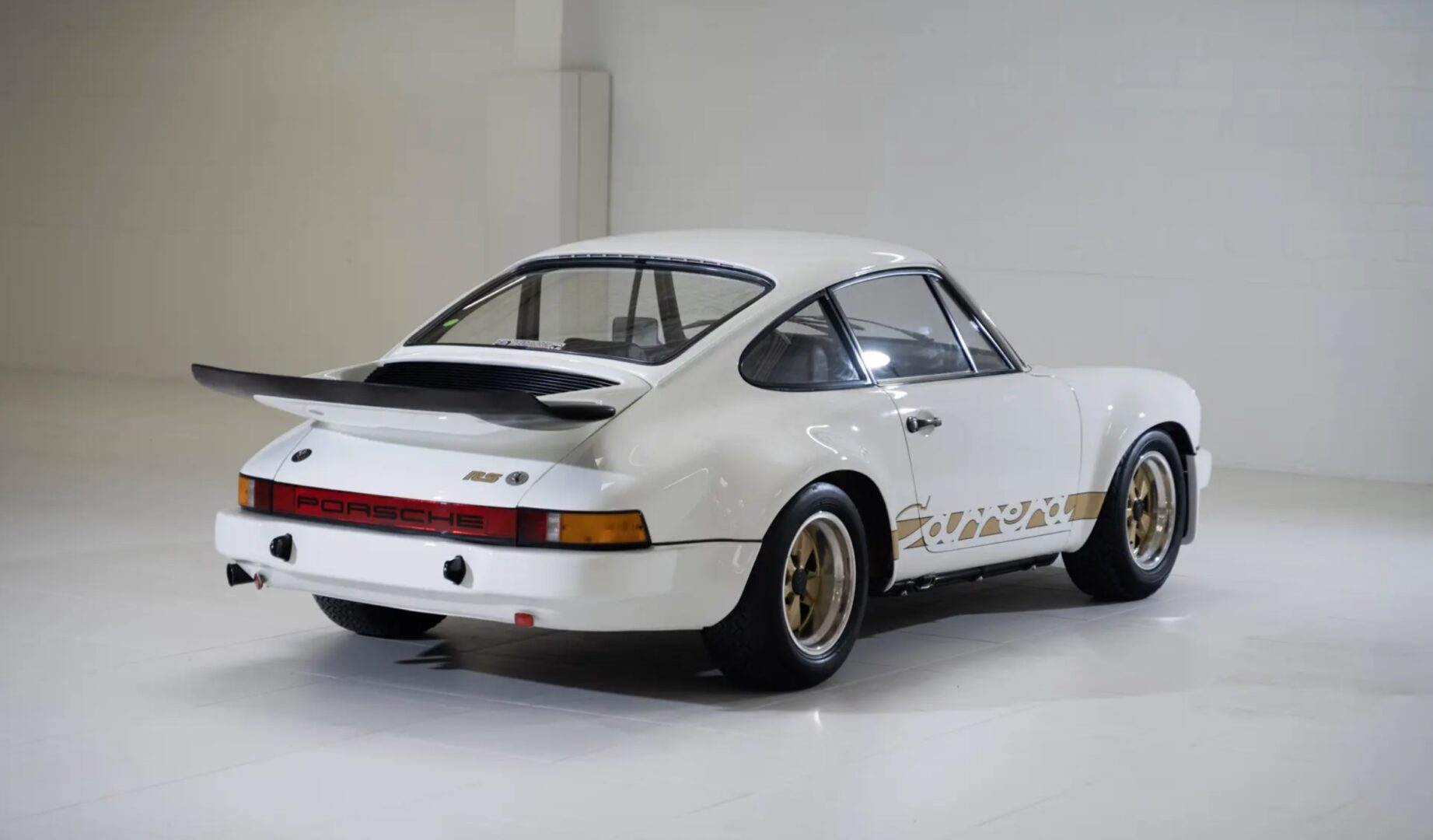 White Porsche 911 Carrera RS 3.0 studio photo, right rear