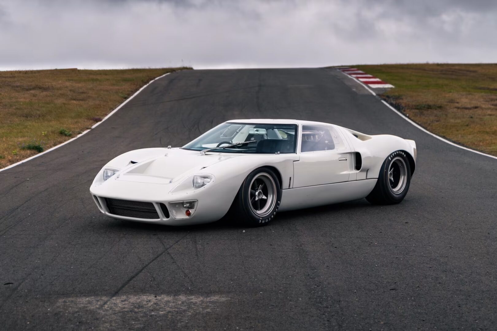 White 1969 Ford GT40 lightweight