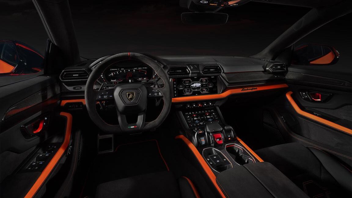 Lamborghini Urus SE dashboard view