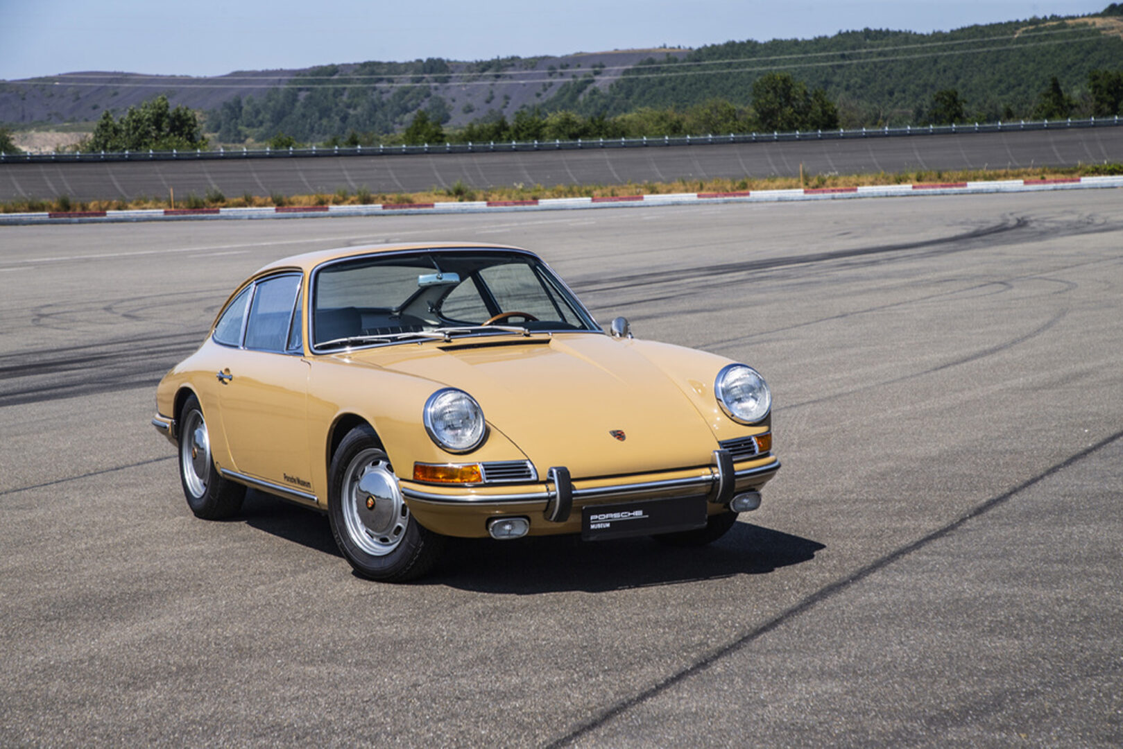 Yellow early Porsche 911 right front