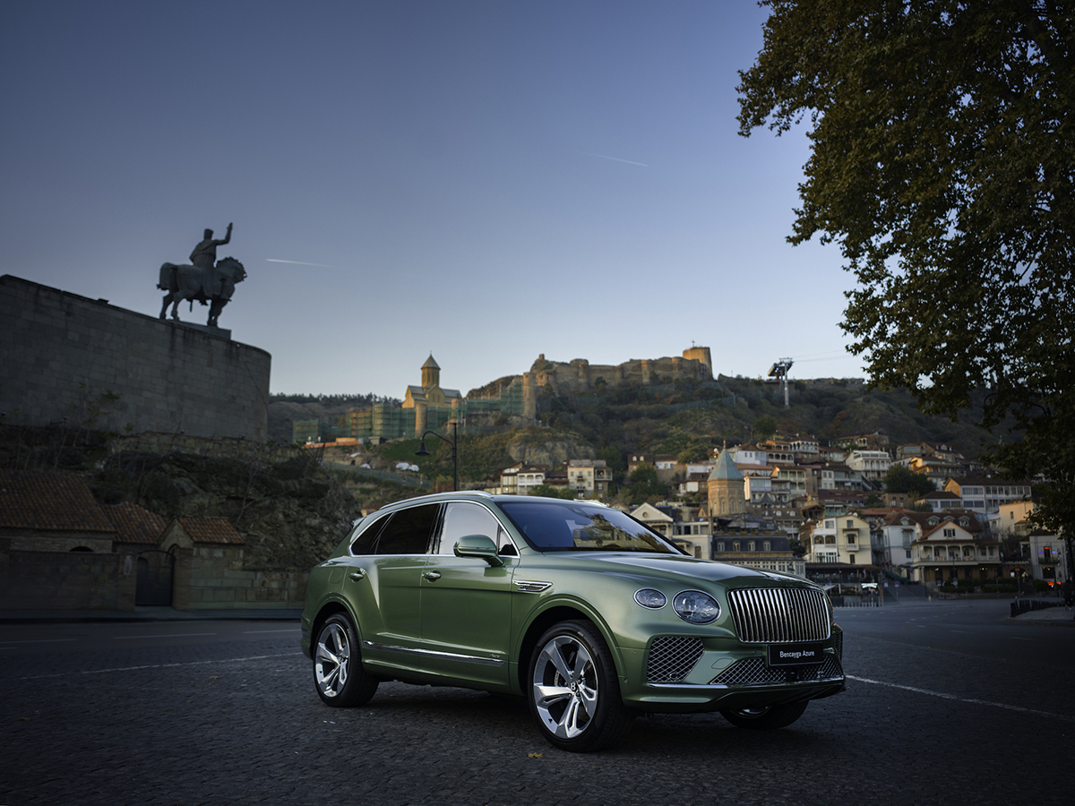 Green Bentley Bentayga 